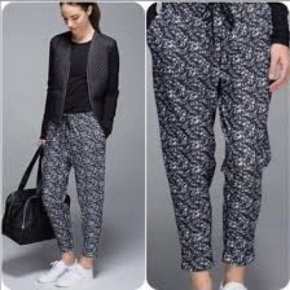 Lululemon jet crop, size small - Picture 1 of 8